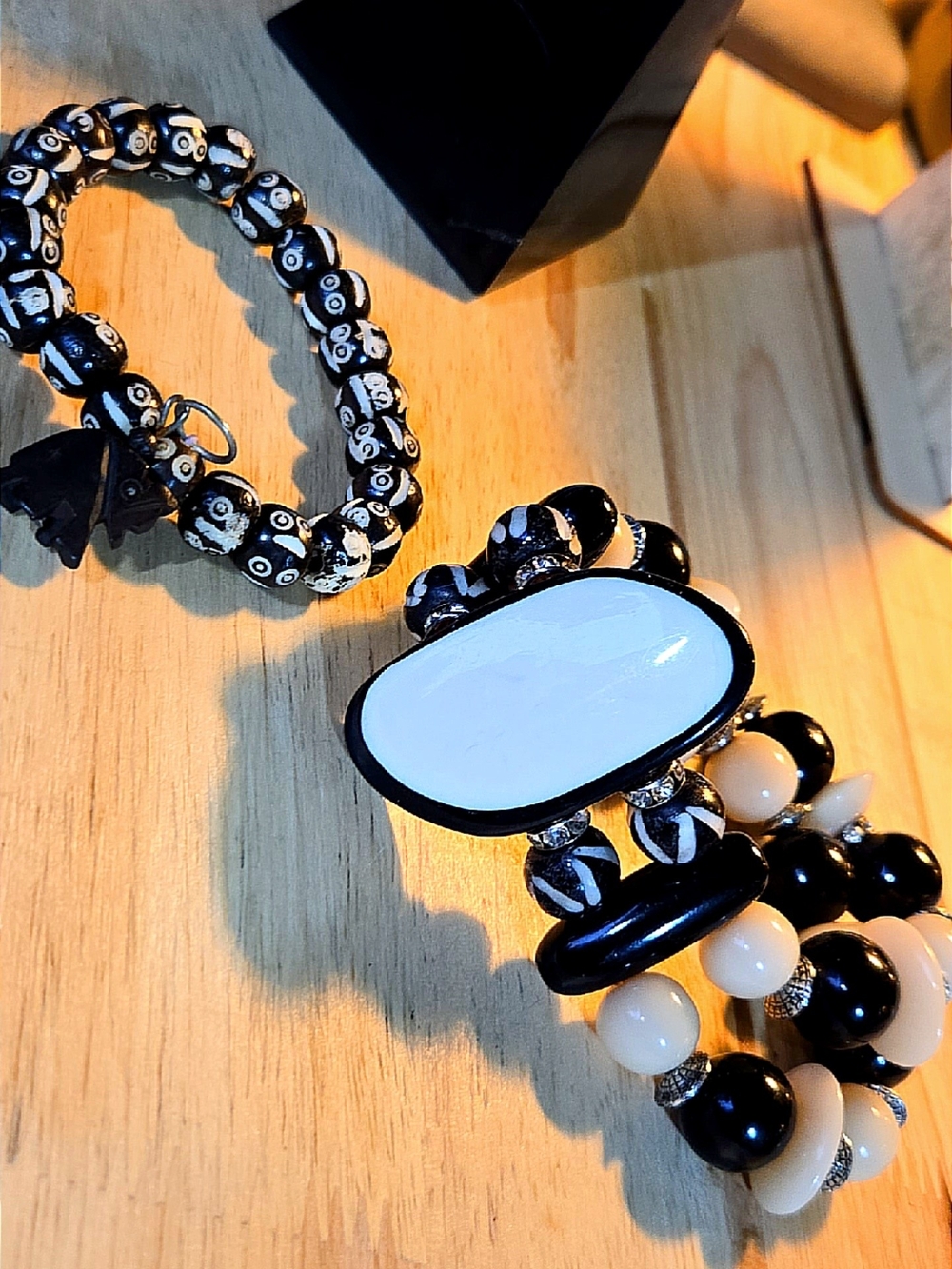 Black & White Beaded Bracelet Set - Chic Women's Jewelry